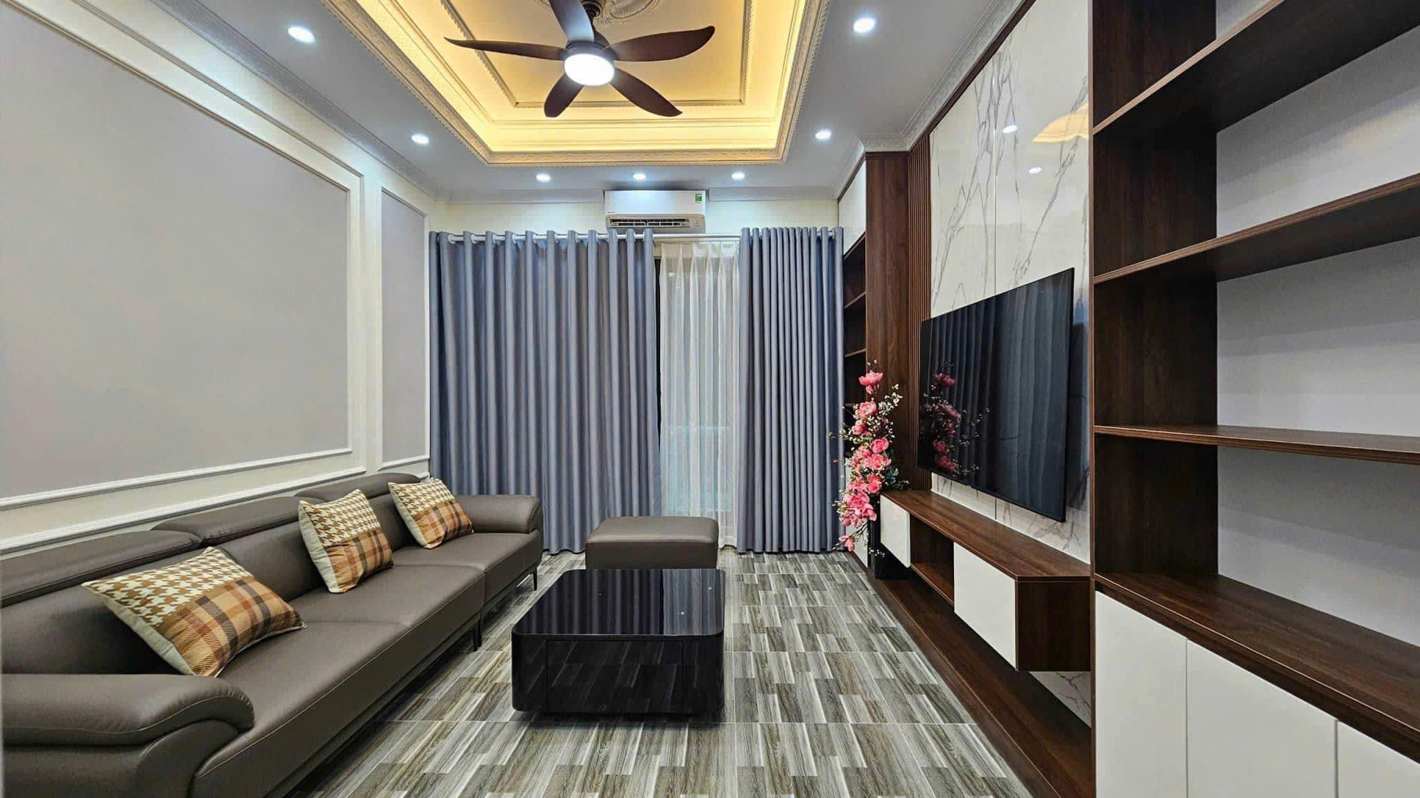 BÁN CĂN NHÀ  diện tích 40m2 xây 5 tầng - giá chỉ 6.x tỷ