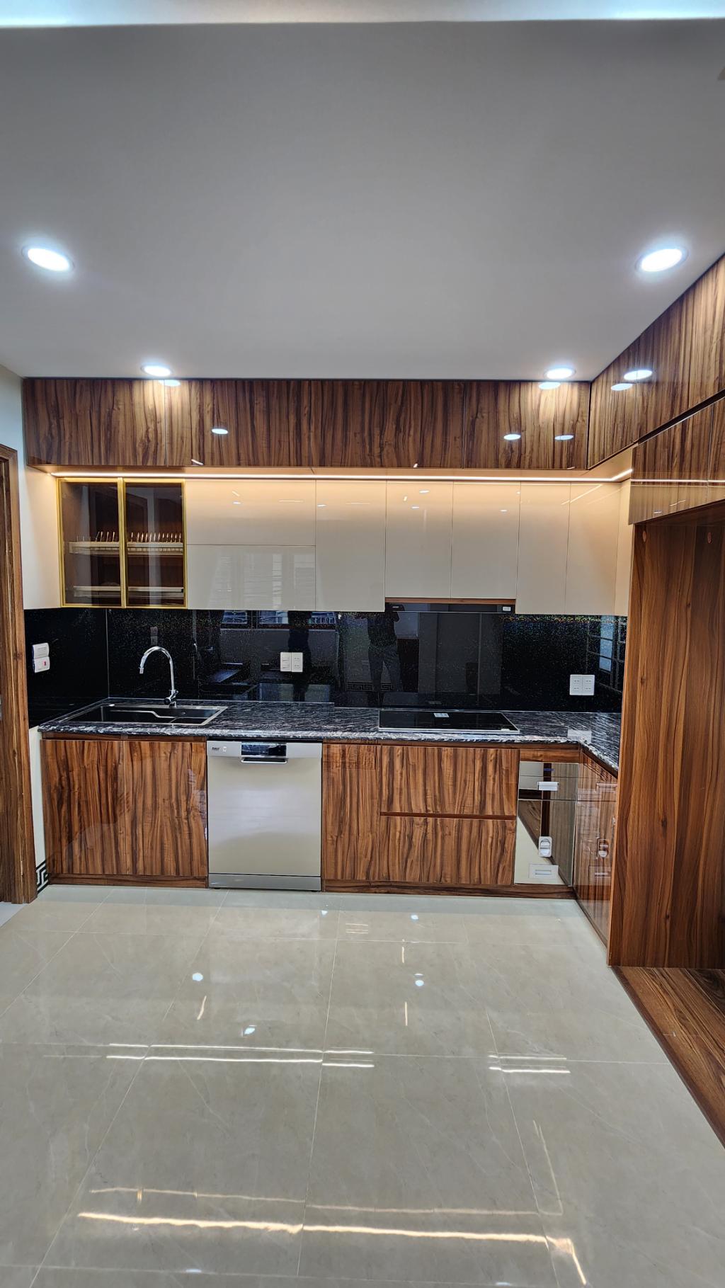 Hàng xóm Royal City (40m2, mặt tiền 5m)