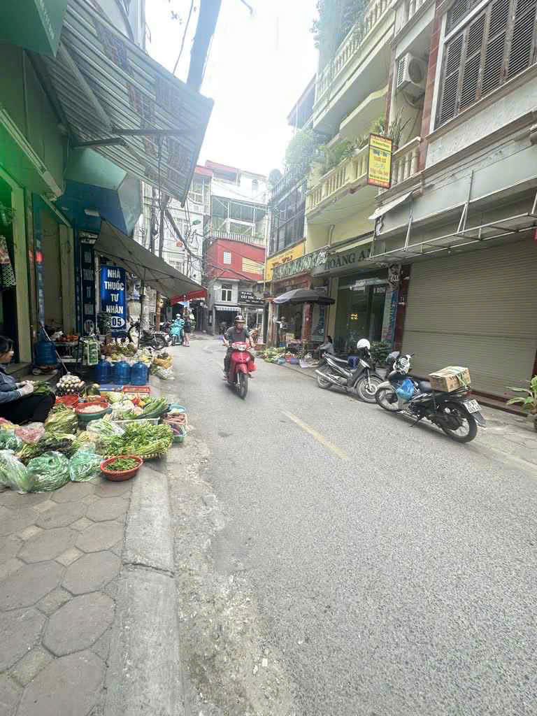 Mặt phố tại Ngã Tư Sở – 28,3m², sổ nở hậu – cho thuê sẵn thu tiền ngay – chỉ hơn 9 tỷ