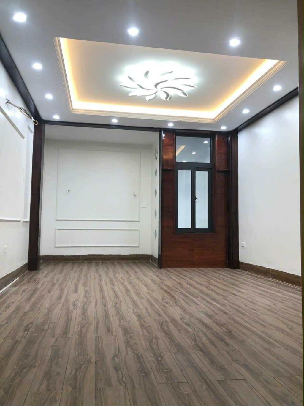 Bán nhà riêng 5 tầng oto đỗ trong nhà Thanh Am, Long Biên 12,5 tỷ