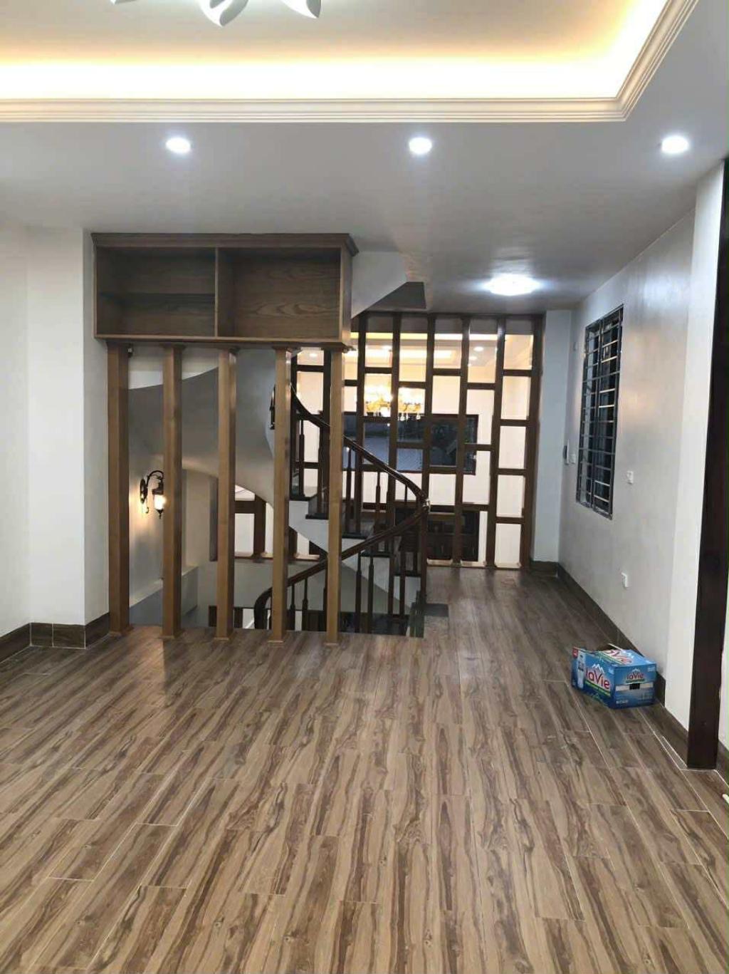 Bán nhà riêng 5 tầng oto đỗ trong nhà Thanh Am, Long Biên 12,5 tỷ