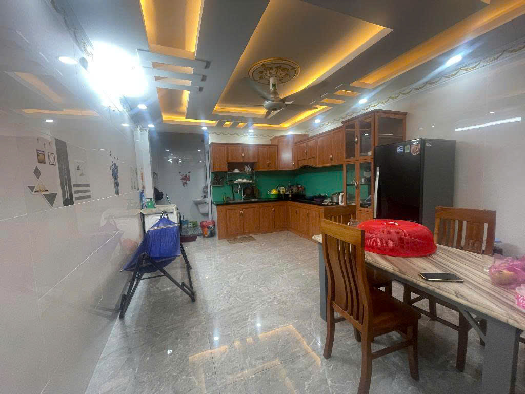 Nhà 3 tầng Thạnh xuân 24, hẻm xe hơi , bờ kênh thoáng mát, giá 6tỷ