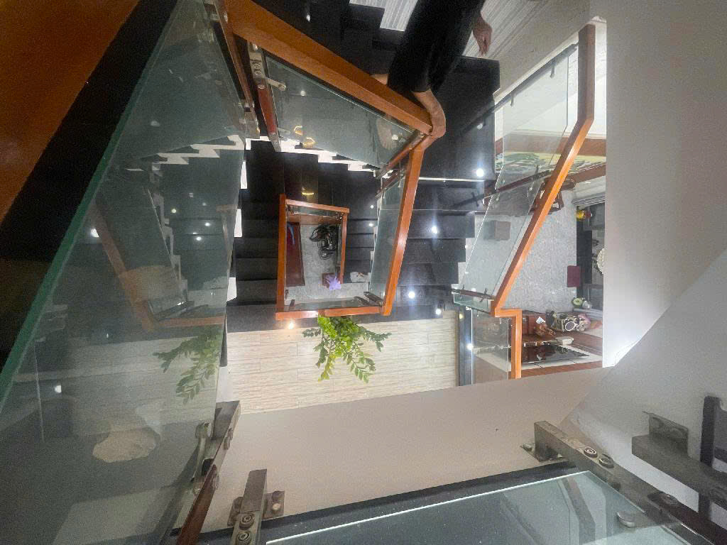 Nhà 3 tầng Thạnh xuân 24, hẻm xe hơi , bờ kênh thoáng mát, giá 6tỷ