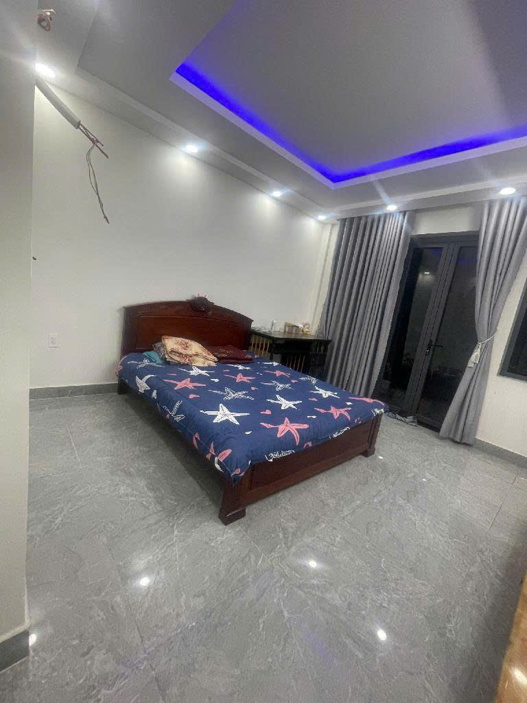 Nhà 3 tầng Thạnh xuân 24, hẻm xe hơi , bờ kênh thoáng mát, giá 6tỷ