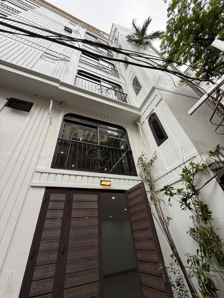 Nhà 6T tháng máy xây mới kv cầu giấy yên hoà