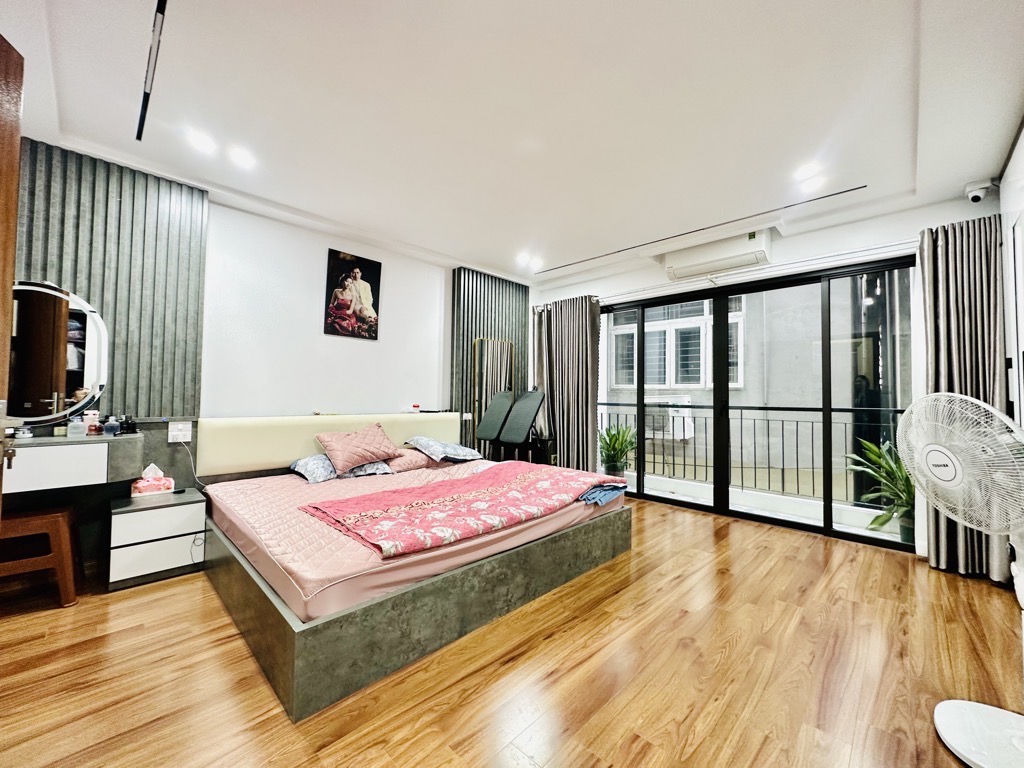 Bán nhà phố Trạm Long Biên- 40m- 5 tầng- 7,7 tỷ mặt tiền rộng