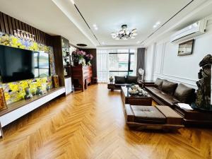 Bán nhà phố Trạm Long Biên- 40m- 5 tầng- 7,7 tỷ mặt tiền rộng