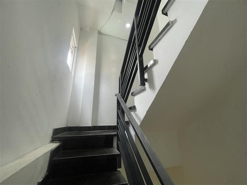 BÁN NHÀ TRUNG TÂM QUẬN 5 - MỚI ĐẸP LUNG LINH - XÁCH VALI VÀO Ở - 8 TỶ HƠN