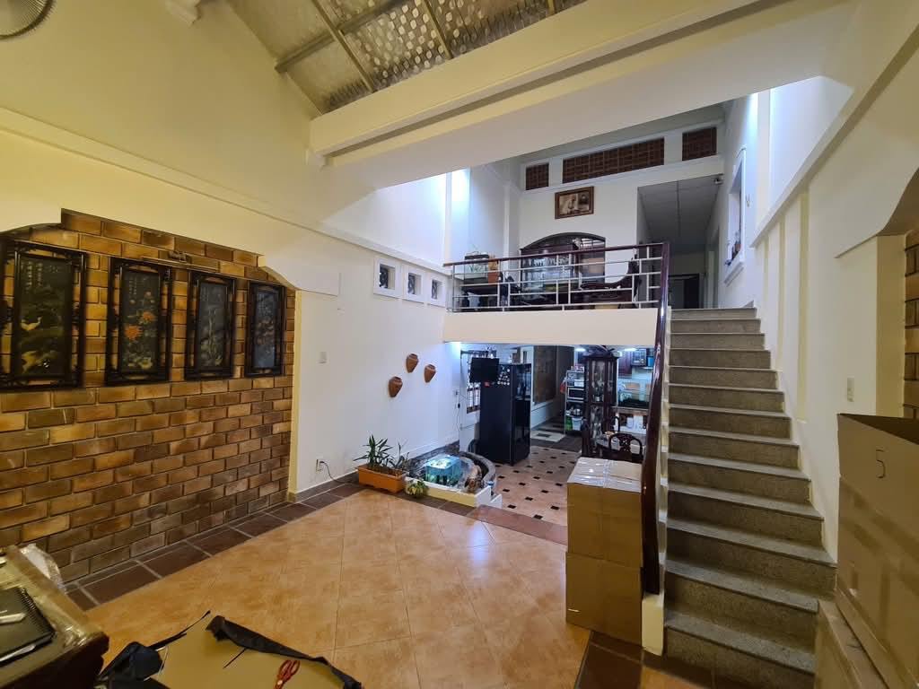 RỘNG 100M2 - TRUNG TÂM QUẬN 10 CHỈ HƠN 20 TỶ - VÀI BƯỚC RA HẺM XE TẢI - 1 TRỆT 1 LỬNG BTCT