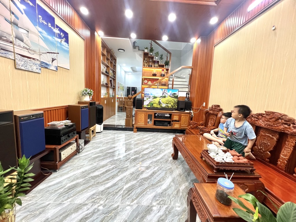 4 tầng đúc sát mt quang trung 64m2 chỉ 7.5ty