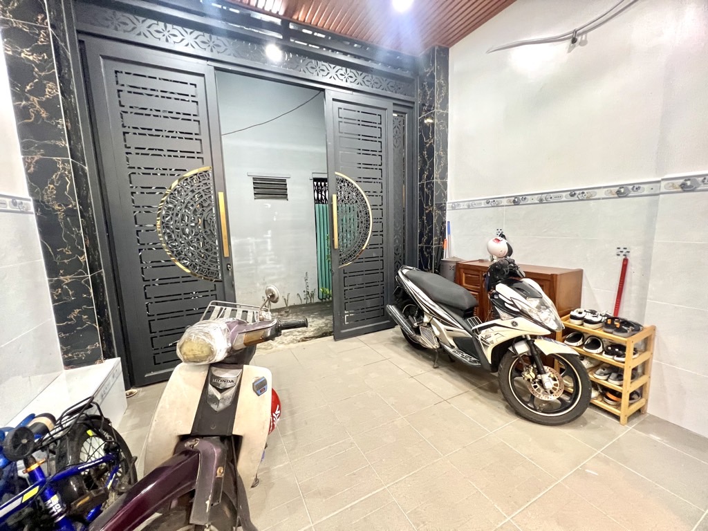 4 tầng đúc sát mt quang trung 64m2 chỉ 7.5ty