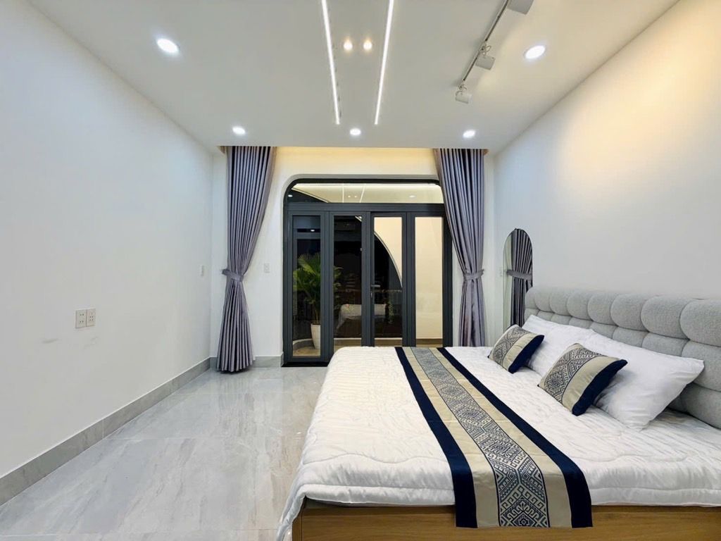 NHANH MỚI KỊP NGAY TRƯỜNG NGUYỄN CÔNG TRỨ