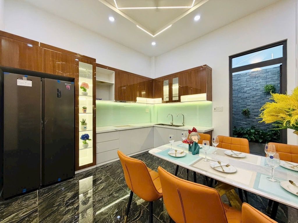 NHANH MỚI KỊP NGAY TRƯỜNG NGUYỄN CÔNG TRỨ