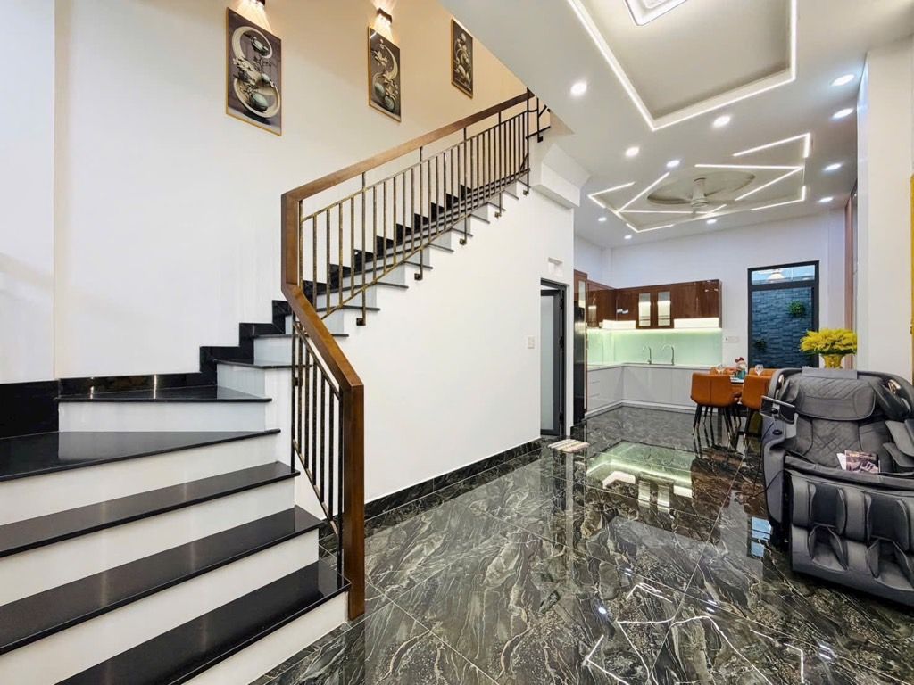 NHANH MỚI KỊP NGAY TRƯỜNG NGUYỄN CÔNG TRỨ