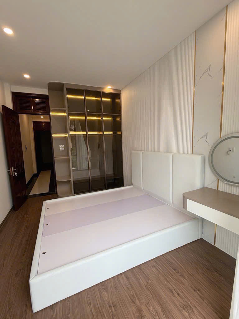 Nhà 5 tầng – Đội Cấn – Giang Văn Minh – giá chỉ nhỉnh 5 tỷ, sổ đỏ, hỗ trợ vay