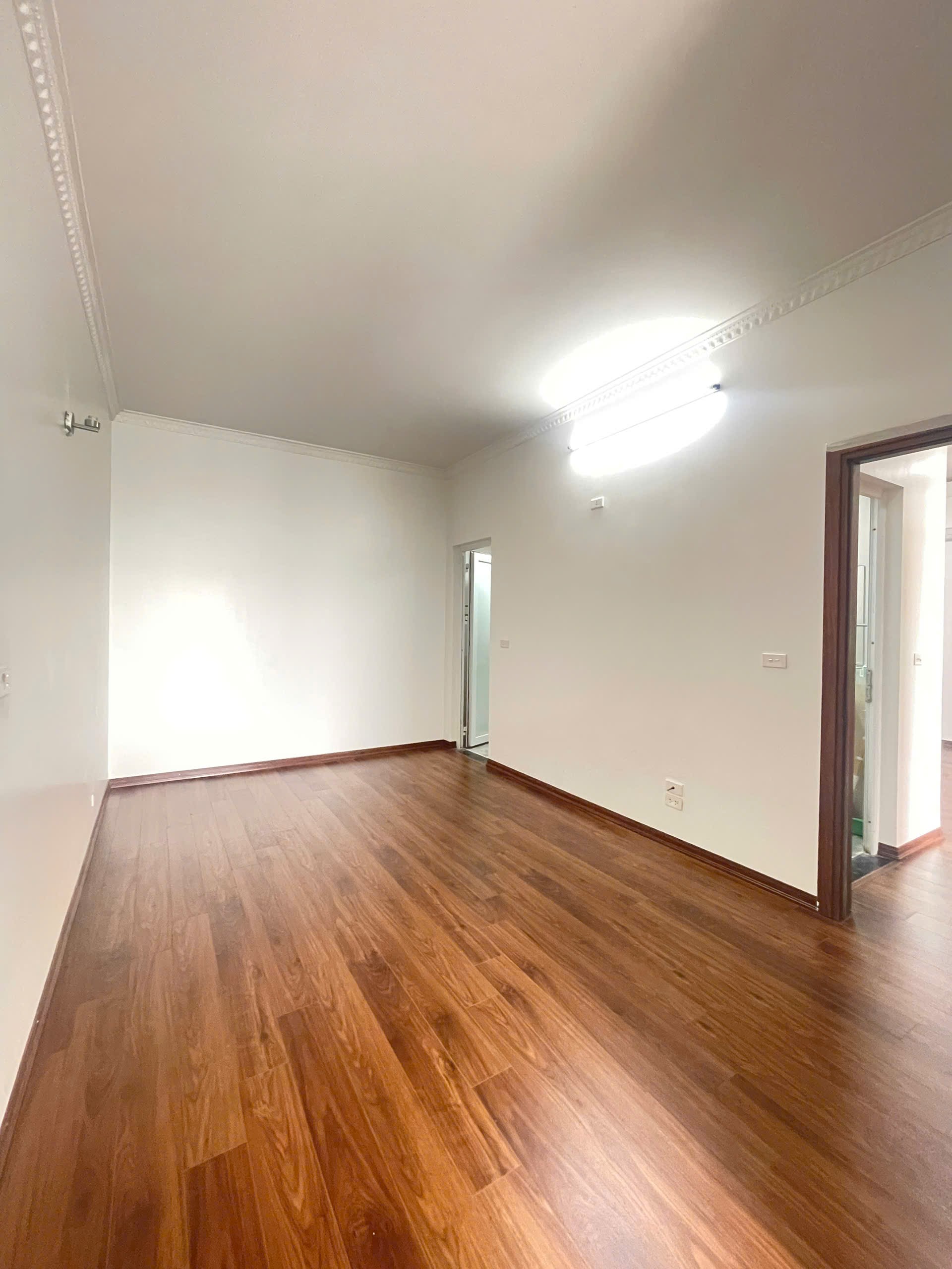 Bán căn 83m chúng cư intracom2.