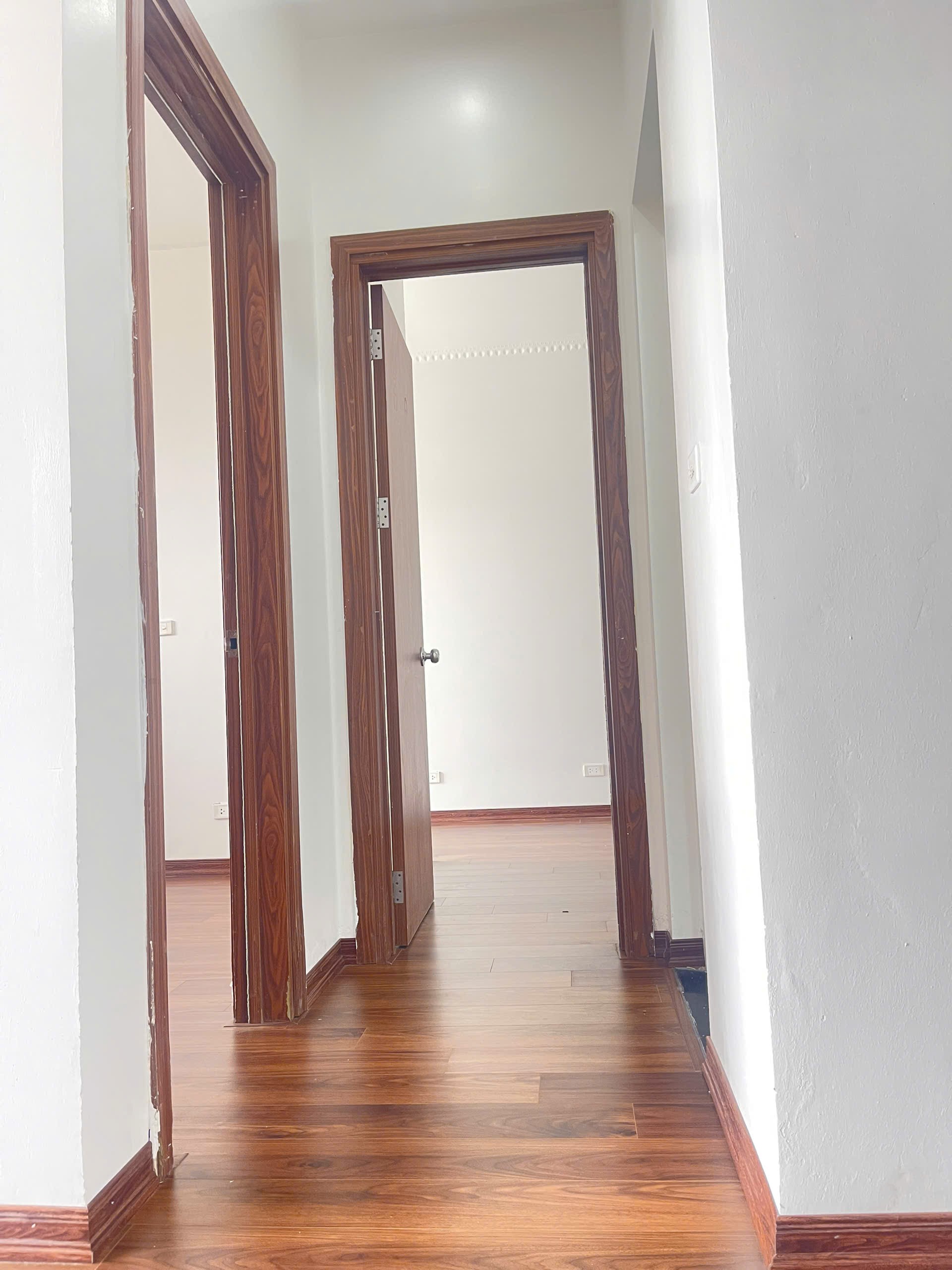 Bán căn 83m chúng cư intracom2.