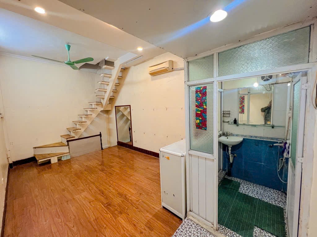 Bán gấp nhà 4 tầng phố huế