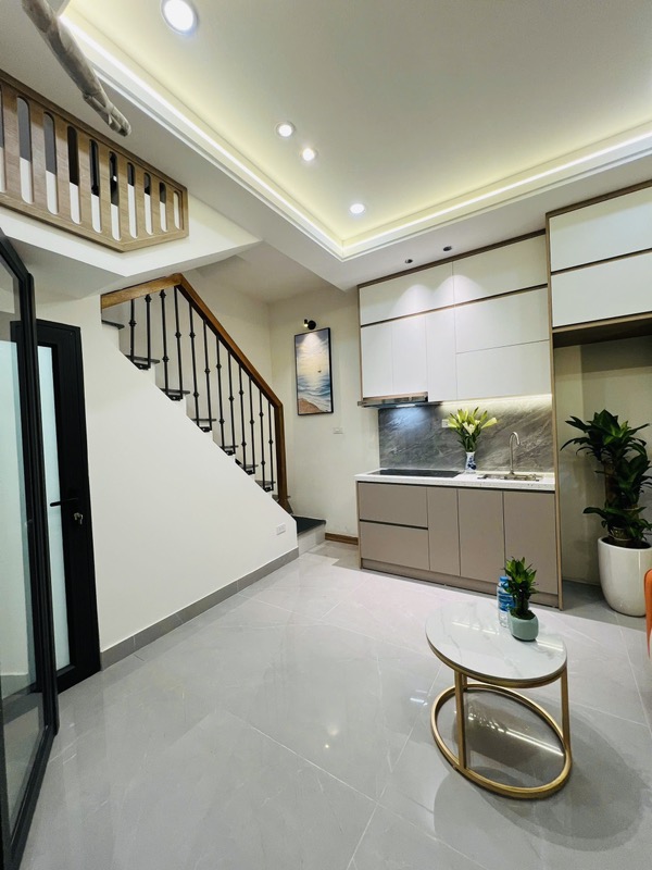 Bán gấp căn 4 tầng bạch mai