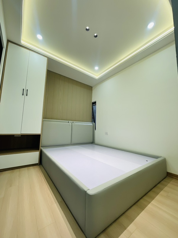 Bán gấp căn 4 tầng bạch mai