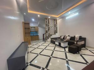 Bán gấp nhà 5 tầng tứ hiệp