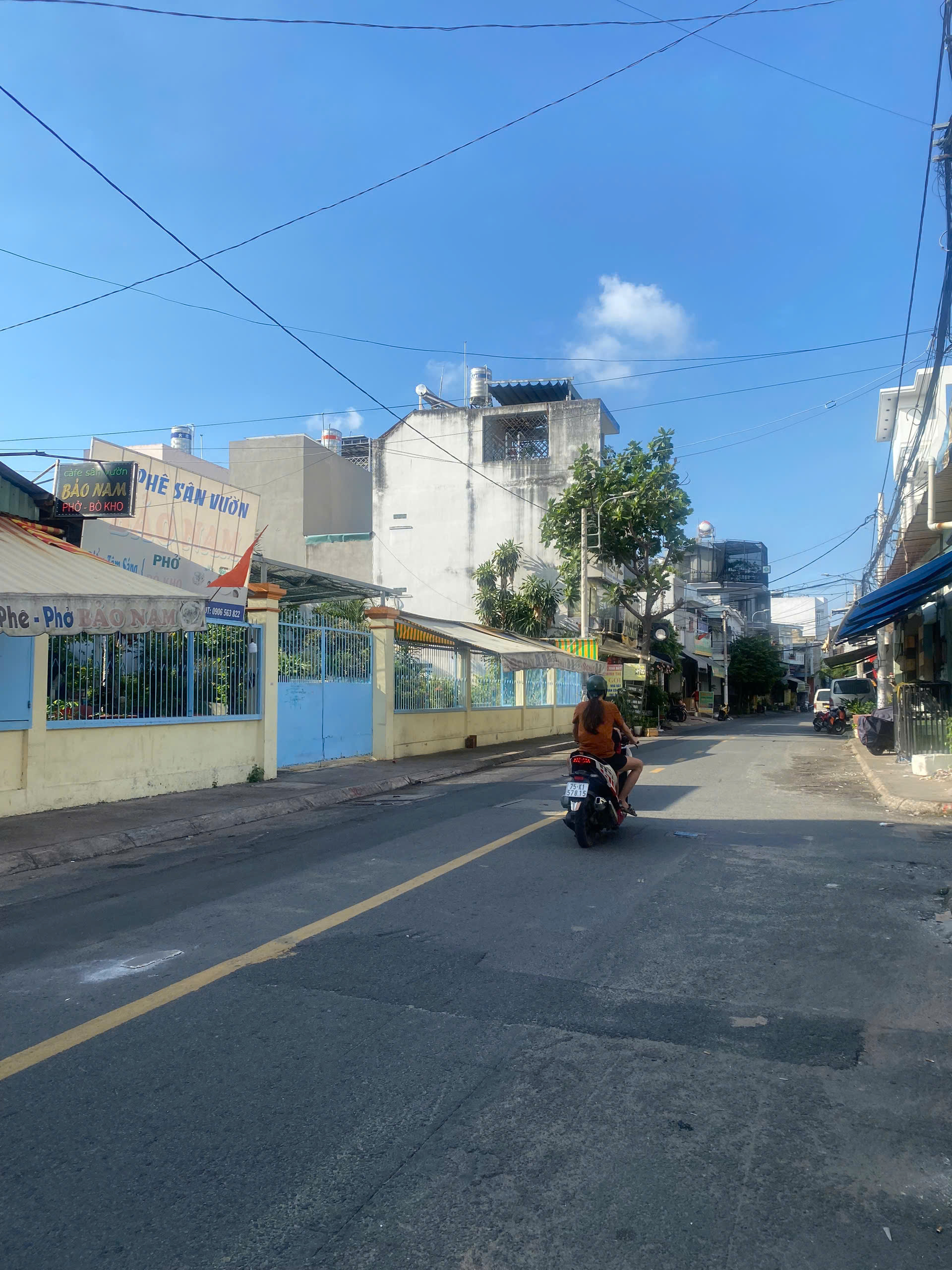 NHÀ ĐẸP GIÁ MỀM – HẺM XE HƠI – NGAY NGÃ TƯ 4 XÃ – GIÁ CHỈ 4 TỶ HƠI HƠI – PHÁP LÝ CHUẨN