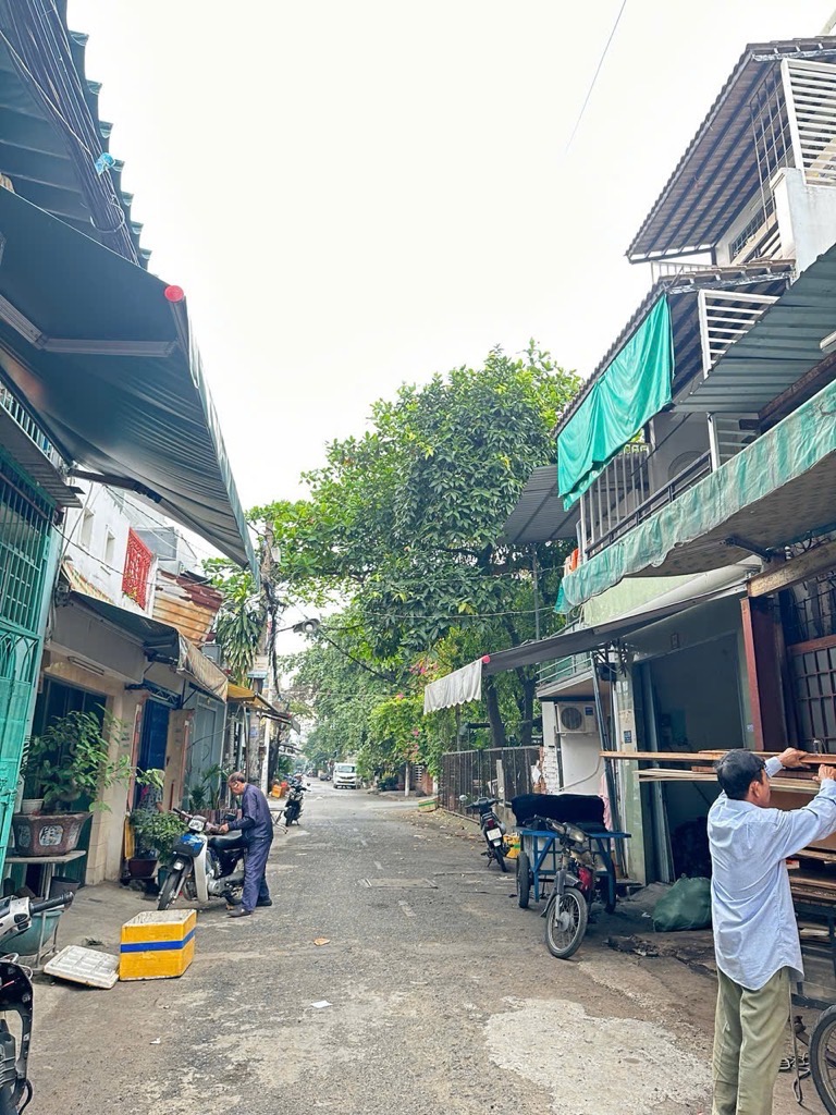 CHỈ 4.4 TỶ CÓ NHÀ HXH LÊ VĂN QUỚI - 4X16 - 2 TẦNG – SÁT TÂN PHÚ