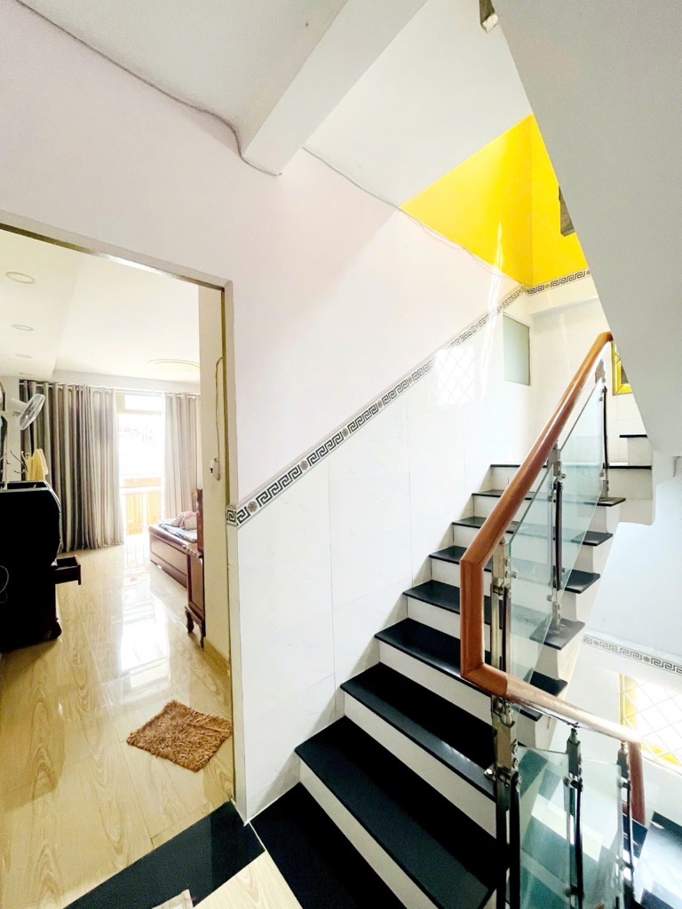 NHÀ MỚI ĐẸP - HẺM XE HƠI - GIÁP TÂN PHÚ - CHỈ HƠN 4 TỶ