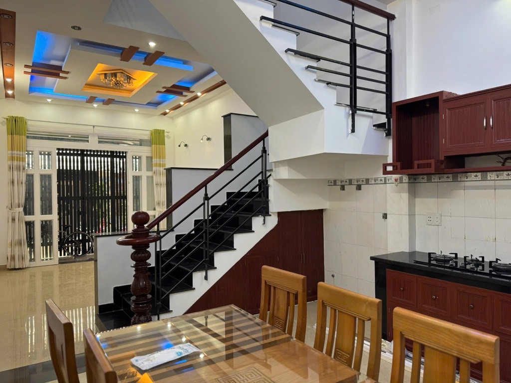 BÁN NHÀ 2 TẦNG HẺM XE HƠI NGAY LÊ VĂN QUỚI KẾ TÂN PHÚ CHỈ 5.4 TỶ