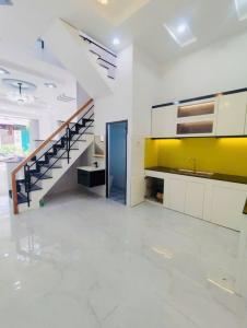 LÊ VĂN QUỚI – NHÀ 2 TẦNG ĐẸP – HẺM XE HƠI – GIÁ CHỈ 4.9 TỶ