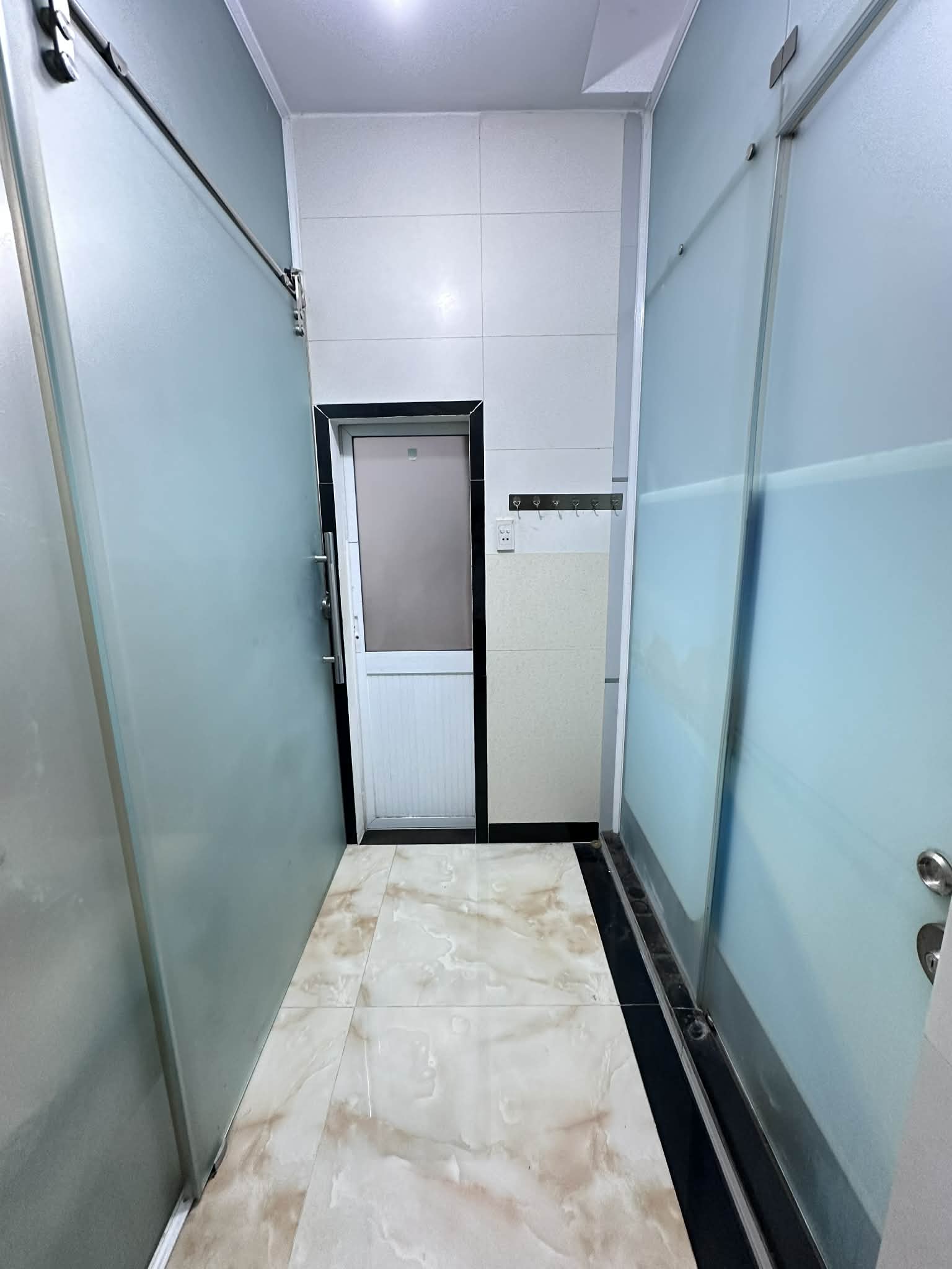 Trần Văn Đang đang bán gấp nhà 2 mặt thoáng, mới sơn, giá siêu mềm