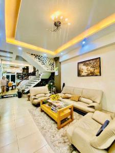 Bán Nhà Hẻm 5m Trương Công Định (4 x19) 4 tầng giá 11.8Tỷ Phường 14 ,Tân Bình