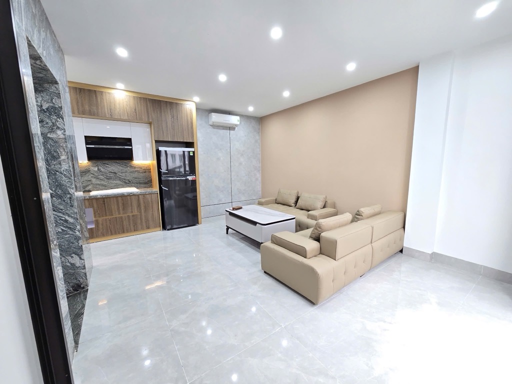 Bán nhà Ngọc Lâm, căn duy nhất còn sót lại, có thang máy, full nội thất, nhà mới xây, nhỉnh 9 tỷ.