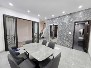 Bán nhà Ngọc Lâm, căn duy nhất còn sót lại, có thang máy, full nội thất, nhà mới xây, nhỉnh 9 tỷ.