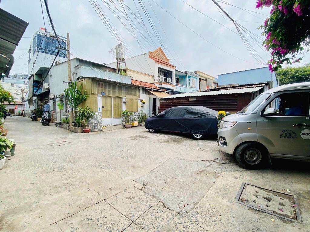 DT: 4x16m, đường Phan Huy Ích, HXH,  gần EMART