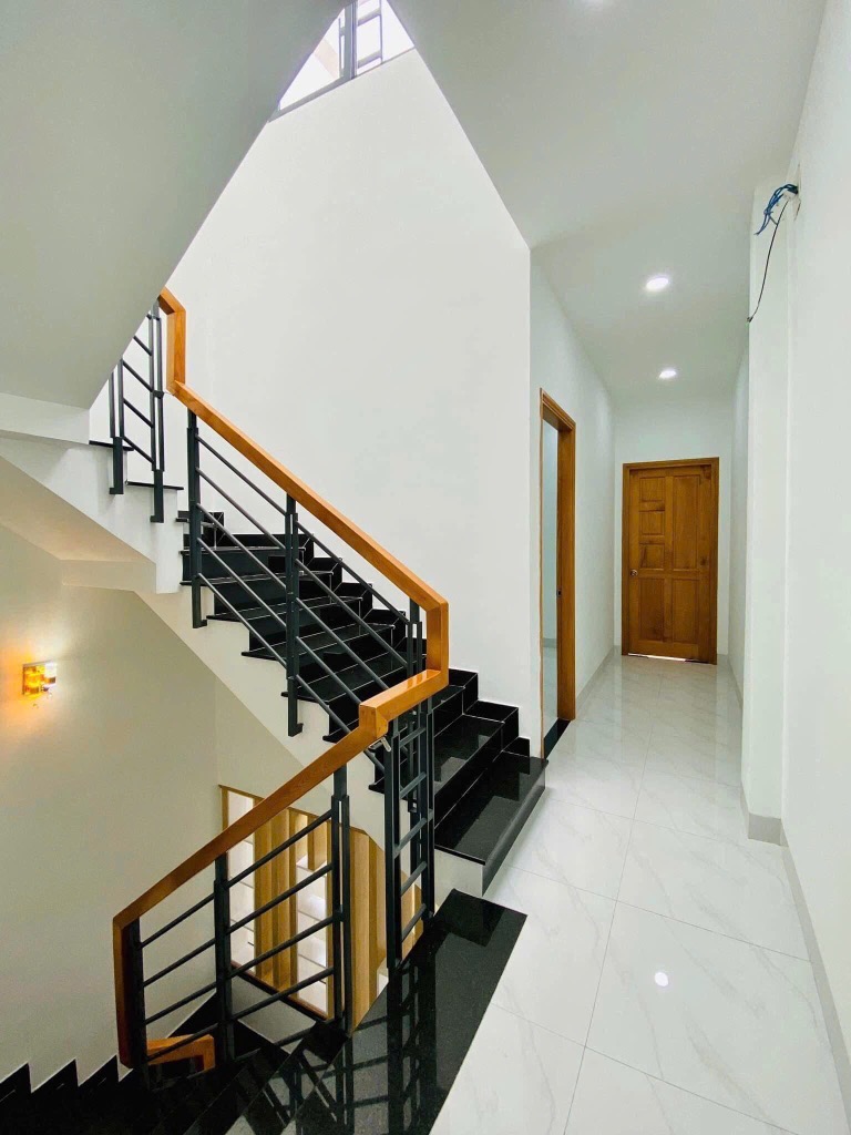 DT: 4x16m, đường Phan Huy Ích, HXH,  gần EMART
