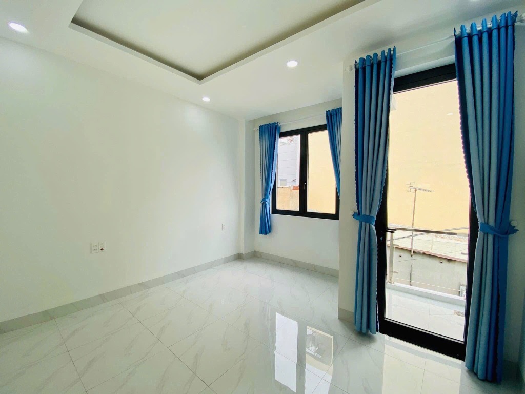 DT: 4x16m, đường Phan Huy Ích, HXH,  gần EMART