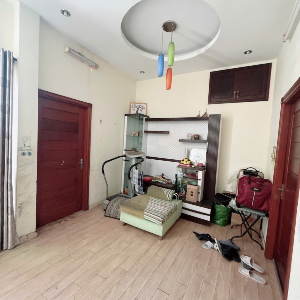 Nhà HXH, sát mặt tiền đường Nguyễn Văn Khối, DT: 6x16m, nở hậu.