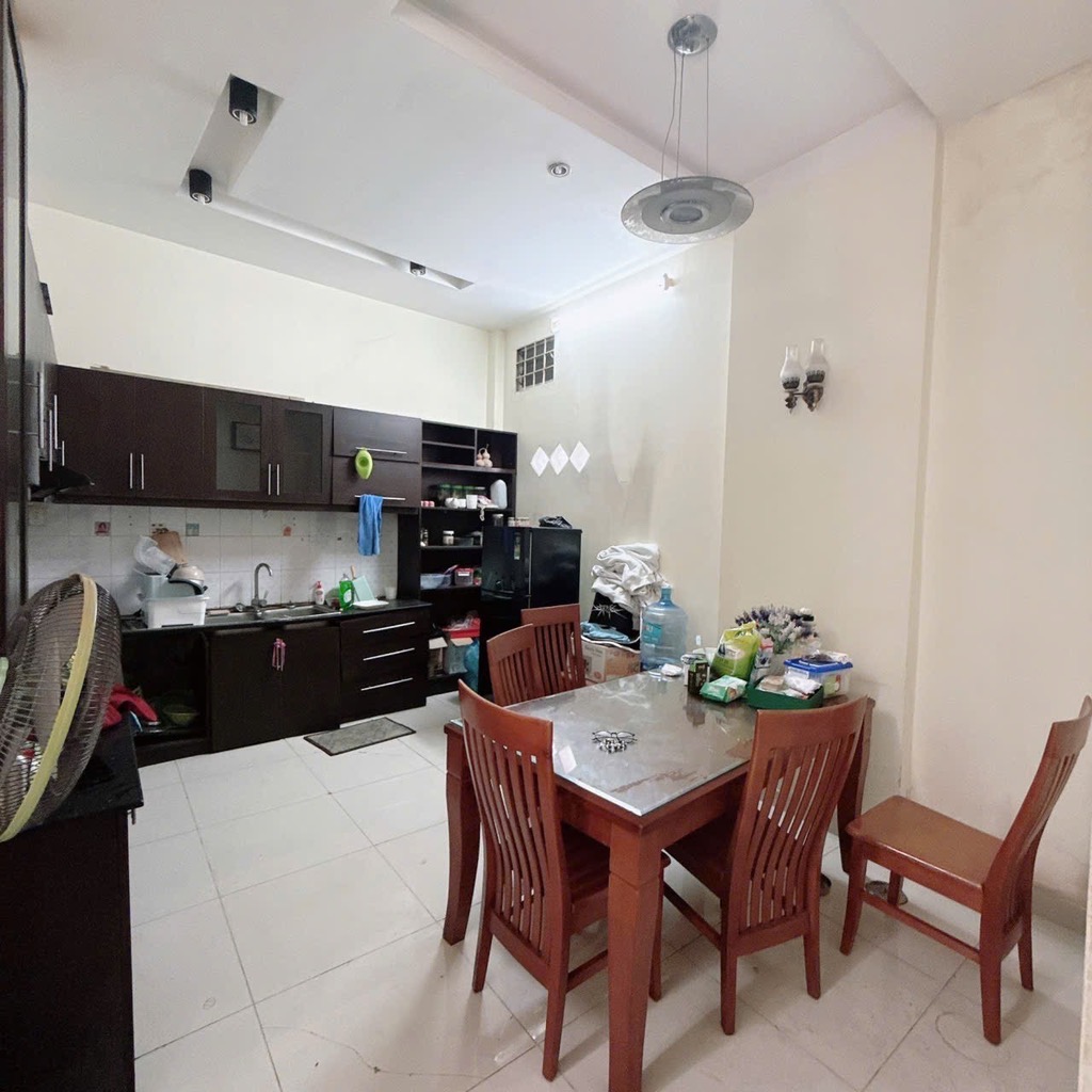Nhà HXH, sát mặt tiền đường Nguyễn Văn Khối, DT: 6x16m, nở hậu.