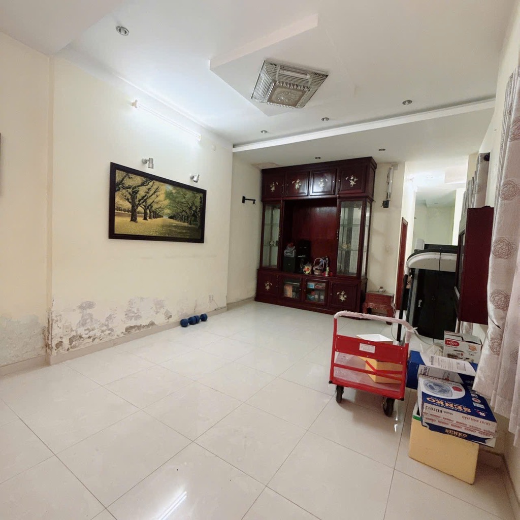 Nhà HXH, sát mặt tiền đường Nguyễn Văn Khối, DT: 6x16m, nở hậu.