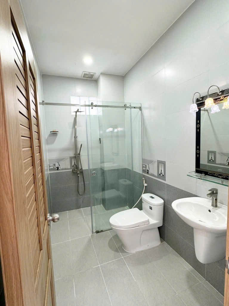NHÀ 4 TẦNG ĐƯỜNG 16M CHỢ LỚN, Q.6