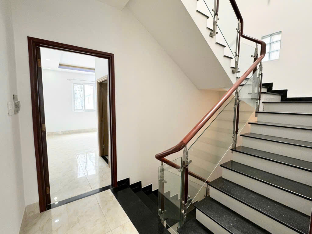 NHÀ 4 TẦNG ĐƯỜNG 16M CHỢ LỚN, Q.6