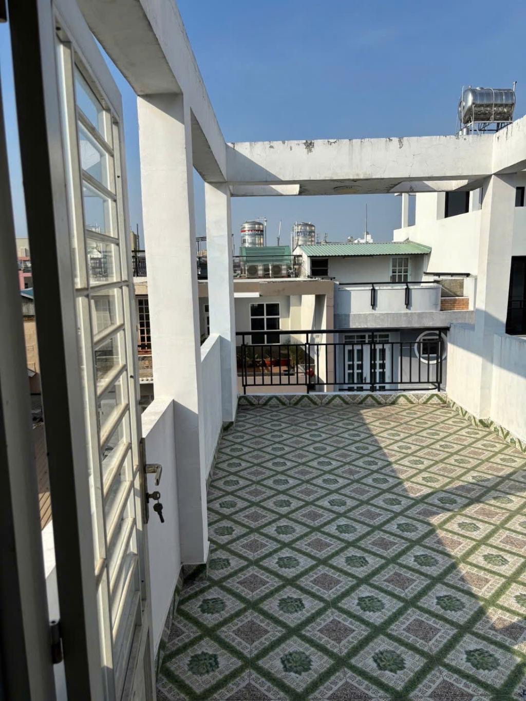 NHÀ HẺM ĐG RỘNG 12M, THÁI PHIÊN, Q.11