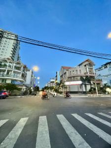NHÀ 4 TẦNG ĐƯỜNG 16M CHỢ LỚN, Q.6