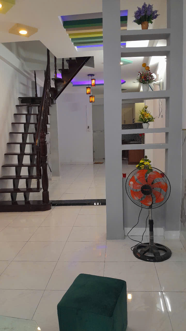 NHÀ NGAY TÊN LỬA, 2 TẦNG GIÁ NHỈNH 3 TỶ. TL