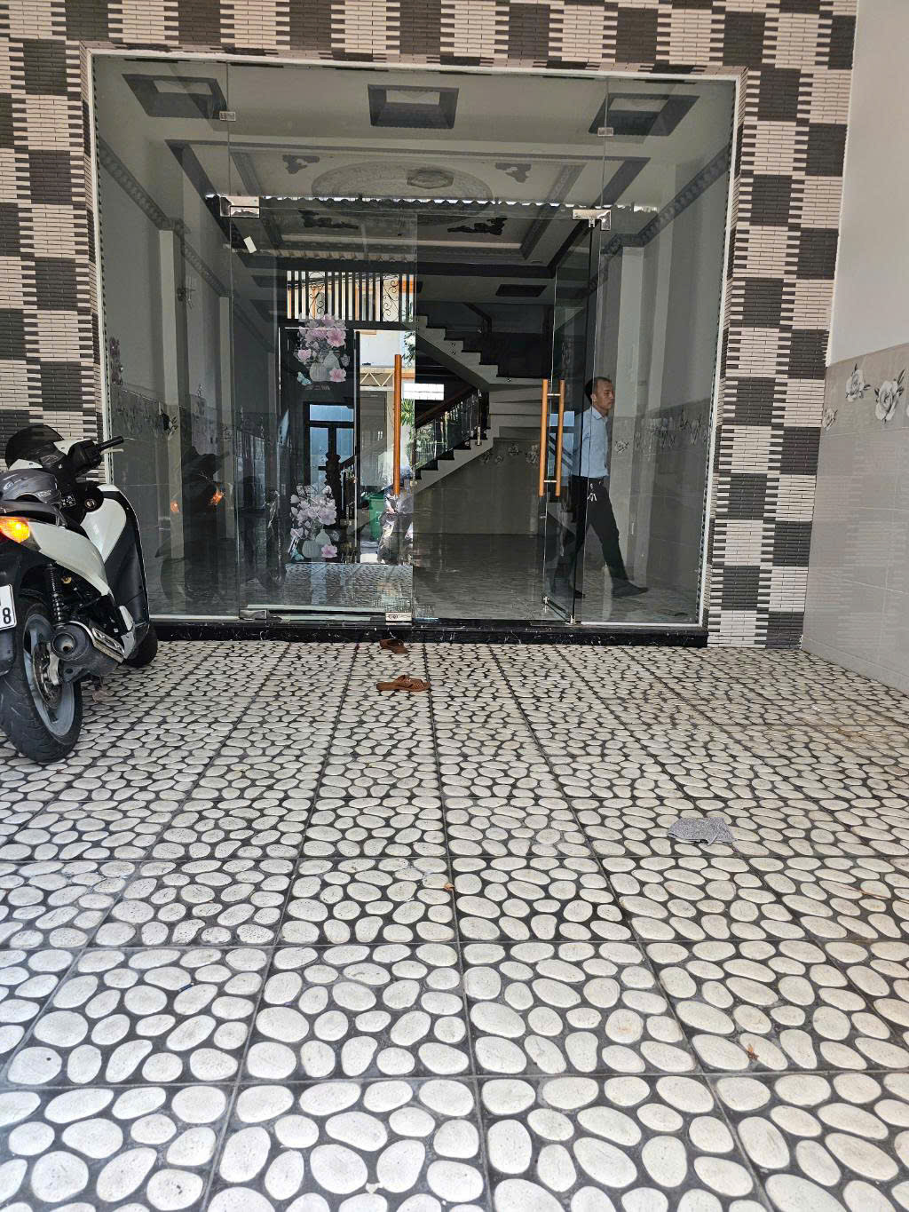 Bán nhà 3 tầng mặt tiền đường số Tân Quy Quận 7