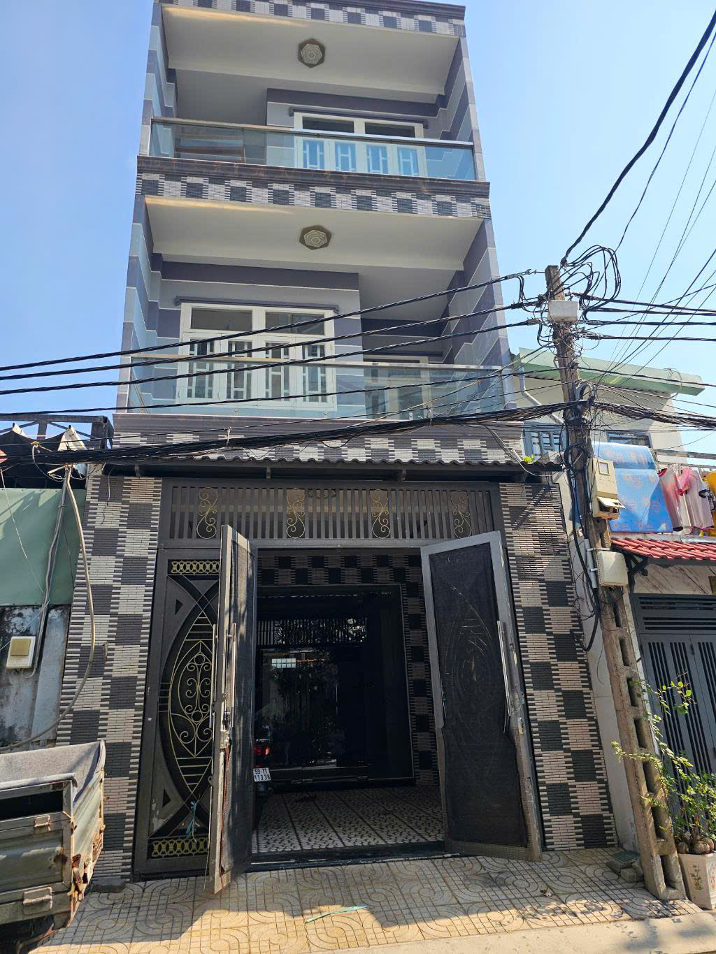 Bán nhà 3 tầng mặt tiền đường số Tân Quy Quận 7