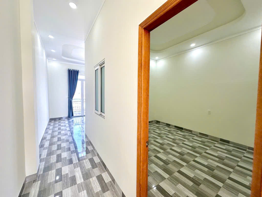 Siêu Phẩm ! Nhà 3 lầu , mới xây. Tăng ngay nội thất