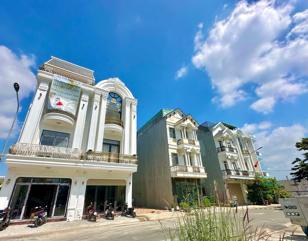 Siêu Phẩm ! Nhà 3 lầu , mới xây. Tăng ngay nội thất