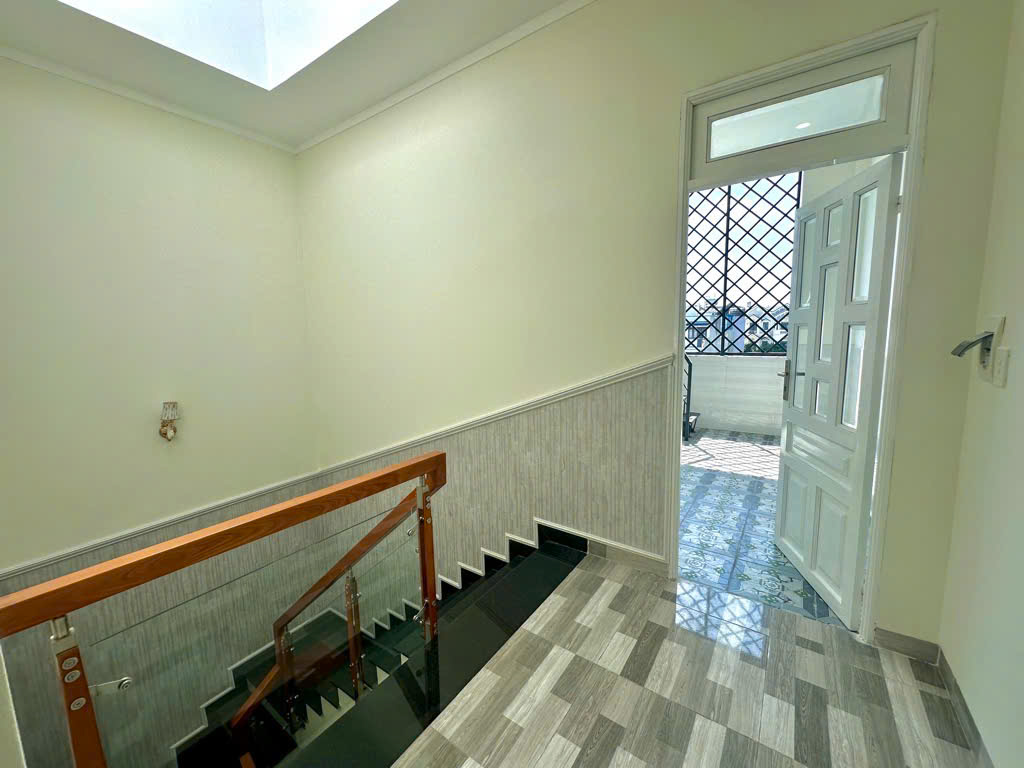 Siêu Phẩm ! Nhà 3 lầu , mới xây. Tăng ngay nội thất